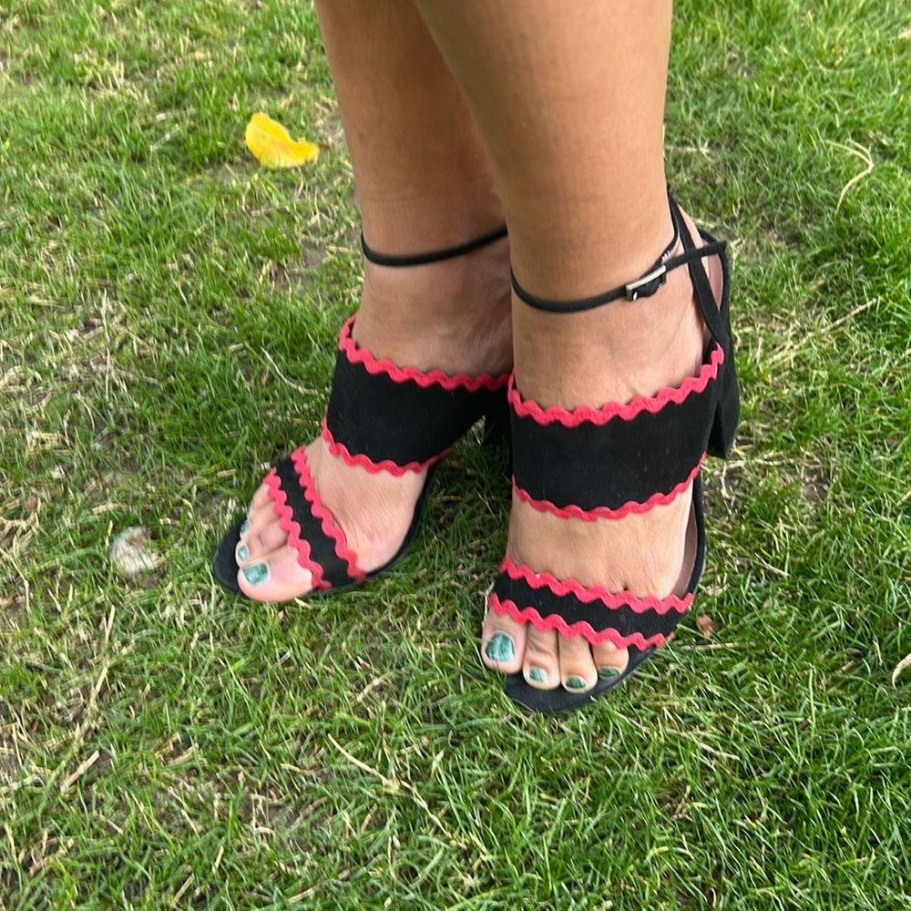 Tabitha Simmons, thick heel pump, red & black, suede